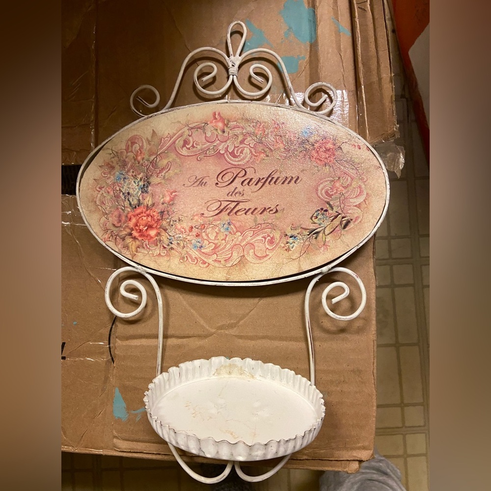 Vintage Floral Wall soap holder with French Script
